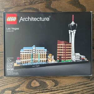 LEGO Architecture Skyline Set - Black and White Las Vegas